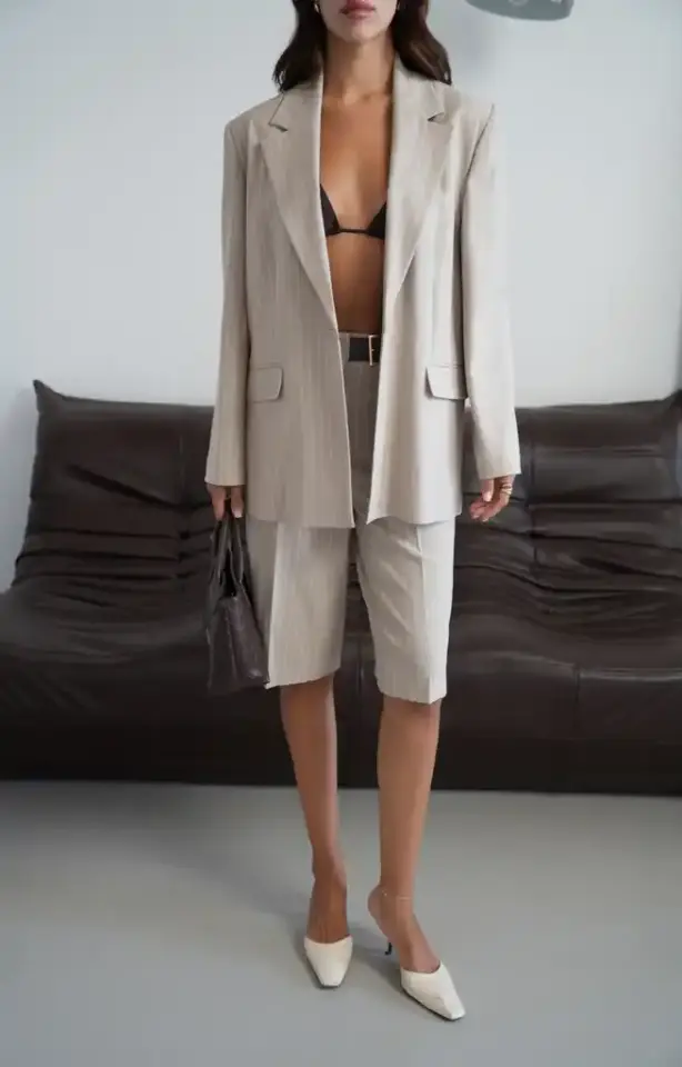 Bej Çizgili Blazer Ceket ve Bermuda Şort Takım